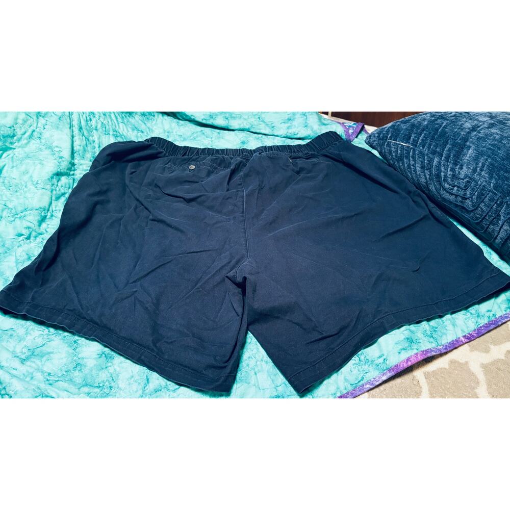 Old Navy 3x Plus Size Chino Shorts in Navy with 2 front and 2 rear pockets.